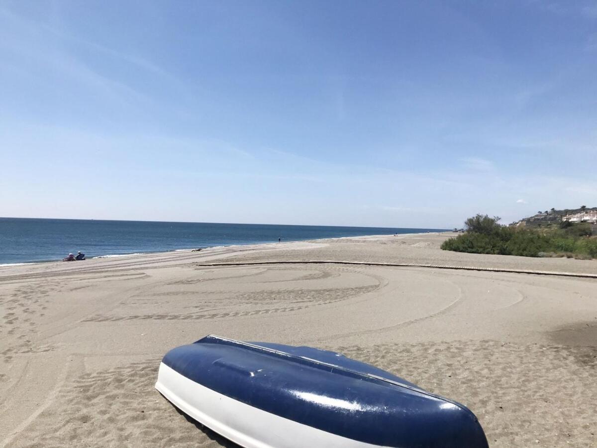 Lovely Aldea Beach Apartment Манилва Экстерьер фото