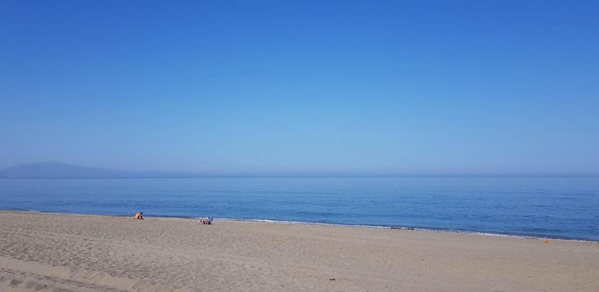Lovely Aldea Beach Apartment Манилва Экстерьер фото