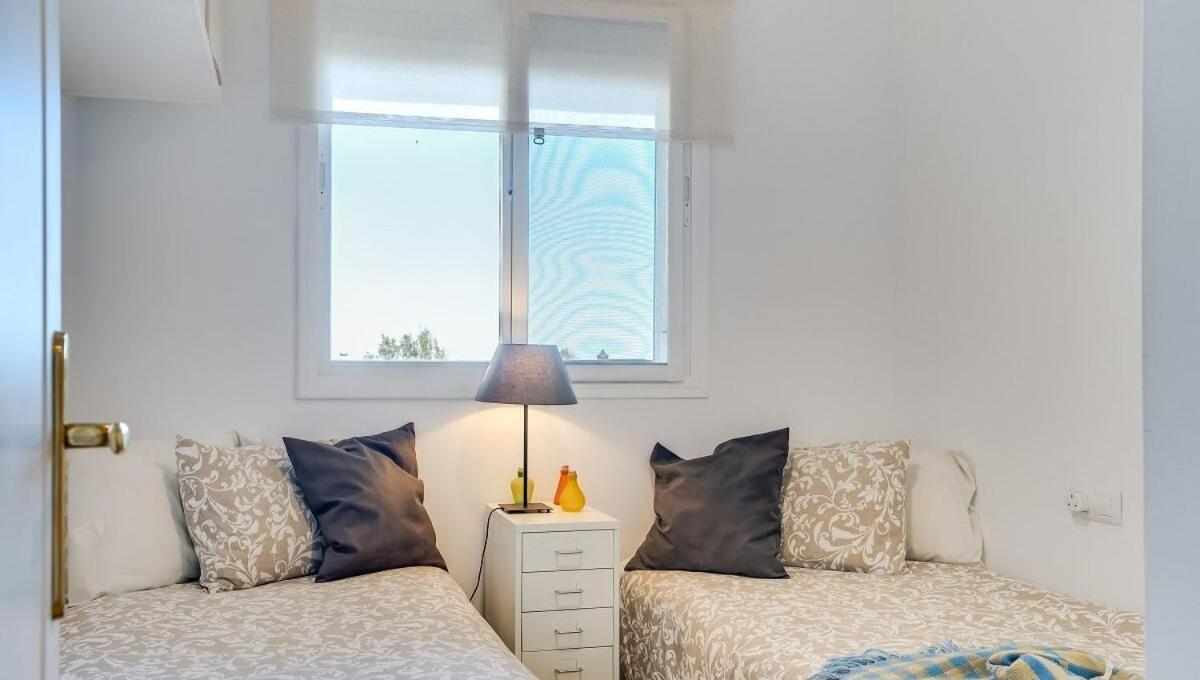 Lovely Aldea Beach Apartment Манилва Экстерьер фото