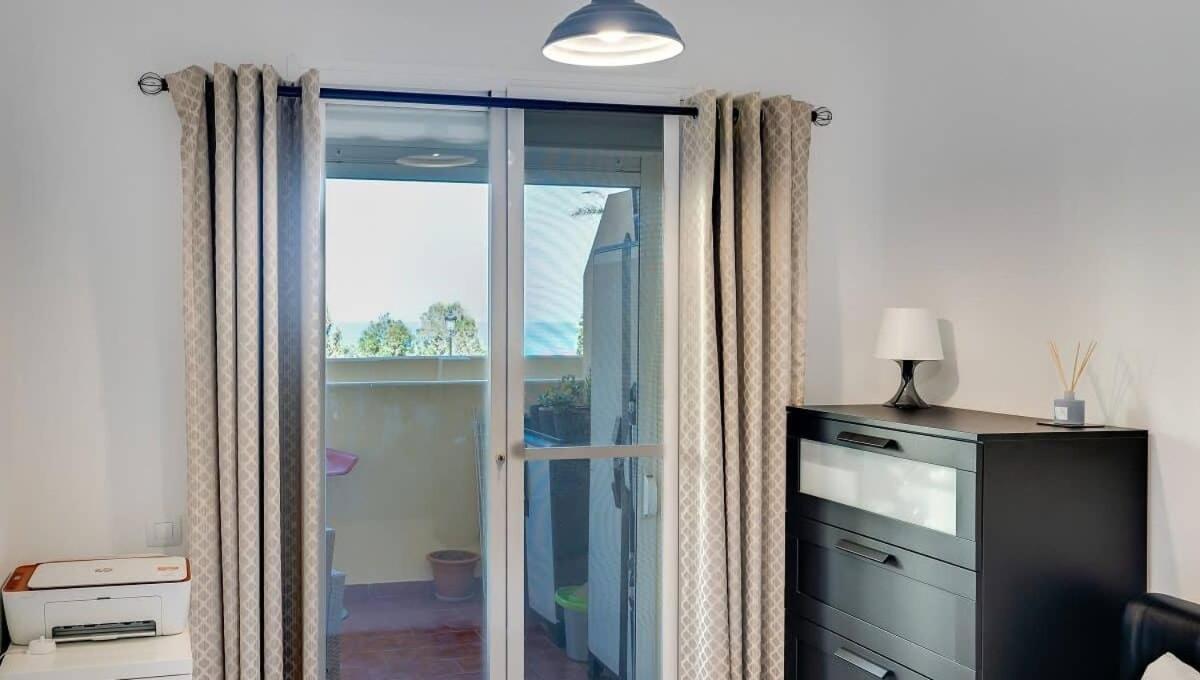 Lovely Aldea Beach Apartment Манилва Экстерьер фото