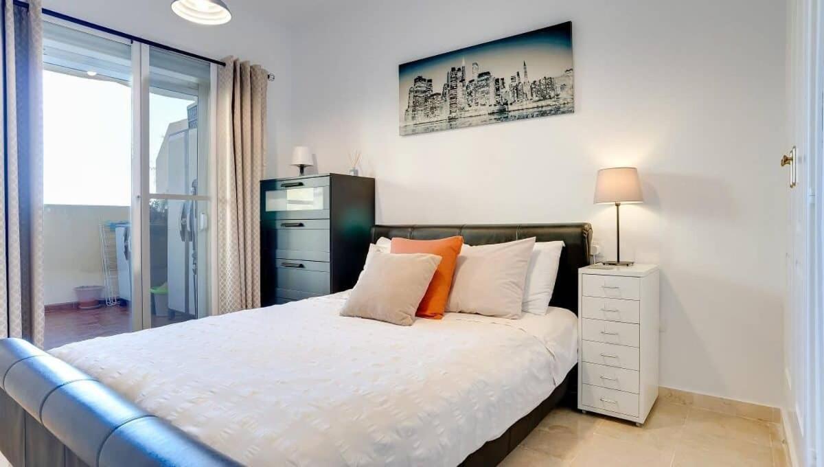 Lovely Aldea Beach Apartment Манилва Экстерьер фото