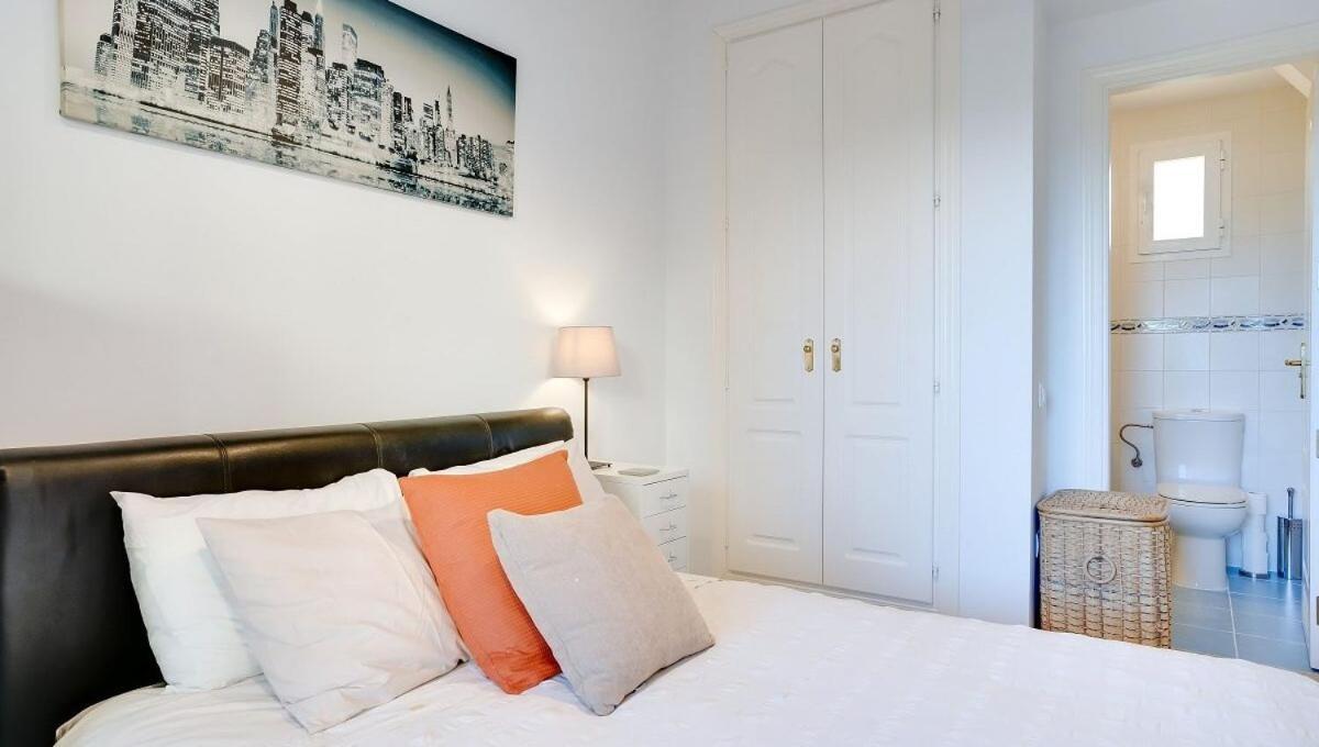 Lovely Aldea Beach Apartment Манилва Экстерьер фото