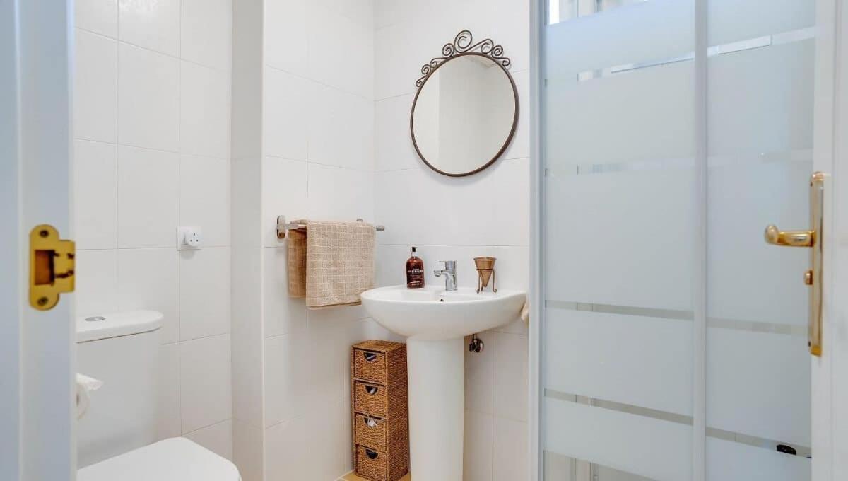 Lovely Aldea Beach Apartment Манилва Экстерьер фото